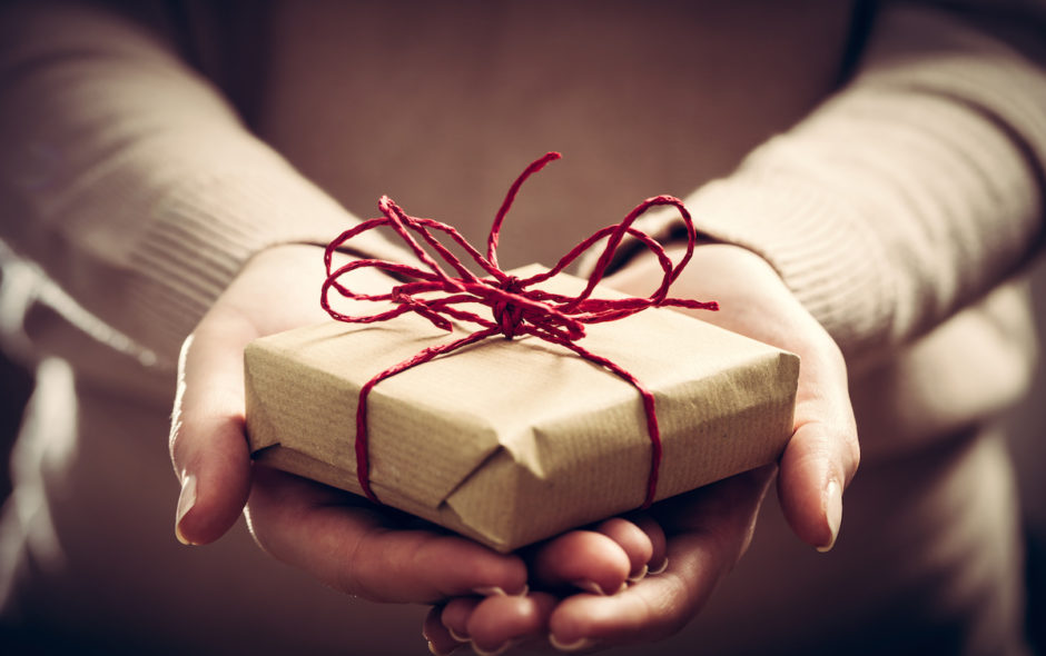 6 Meaningful Ways Companies Can Give Back This Holiday Season